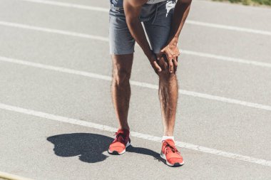 runner diz yaralanması üzerine koşu parkuru ile kadeh kırpılmış