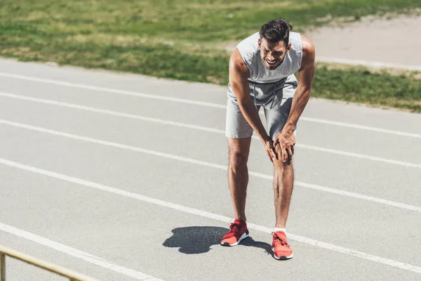 Bacak Yaralanma Ayakta Koşu Parkuru Ile Genç Atlet Acı — Stok fotoğraf