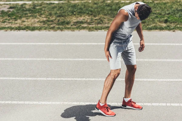 Jeune Coureur Sportif Recevoir Une Blessure Jambe Pendant Jogging — Photo