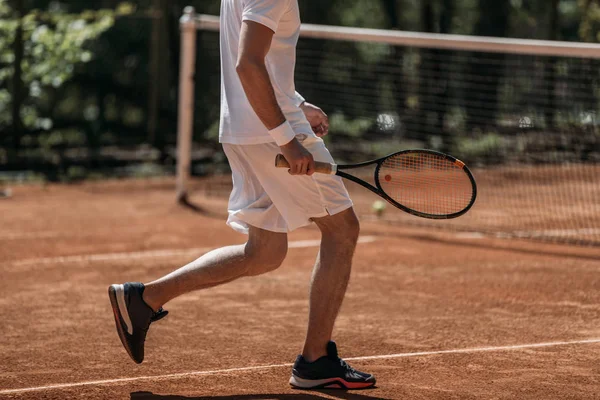 Schnappschuss Eines Mannes Professioneller Sportbekleidung Beim Tennisspielen — Stockfoto