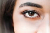 Detailní záběr záběr oka ženy Smíšené rasy 