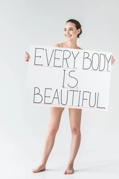 Smiling Caucasian Woman Holding Banner Lettering Every Body Beautiful Isolated — Free Stock Photo