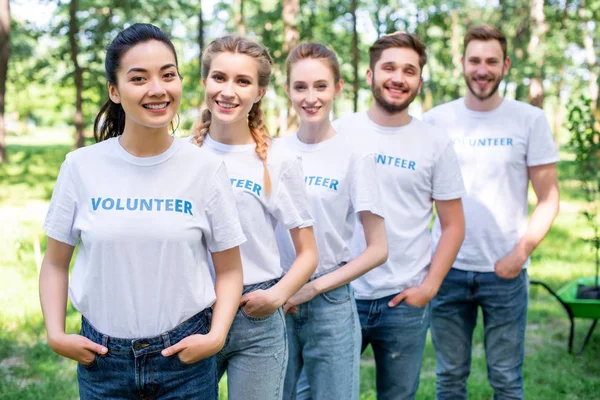 Young Smiling Volunteers Standing Row Park — Stock Photo, Image
