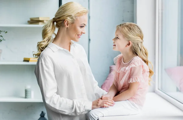 Side View Beautiful Happy Mother Daughter Smiling Each Other Home — Stock Photo, Image