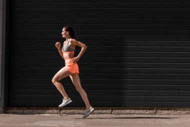 genç çekici kadın atlet spor içinde eğitim 