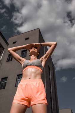 Genç sporcumuz uzak şehirde arıyor alttan görünüm