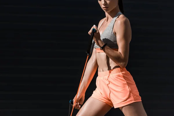 Vista Recortada Chica Deportiva Haciendo Ejercicio Con Banda Elástica —  Fotos de Stock