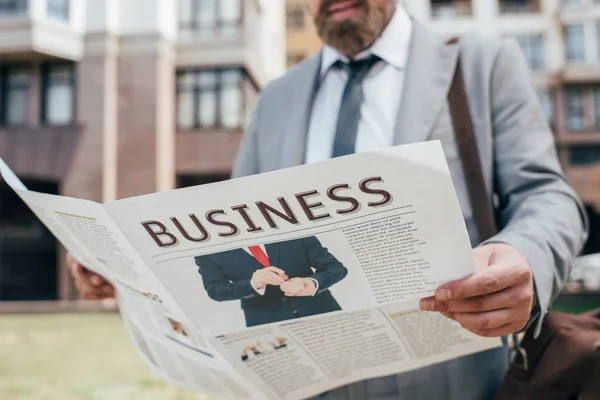 Cropped View Businessman Reading Business Newspaper City — Stock Photo, Image