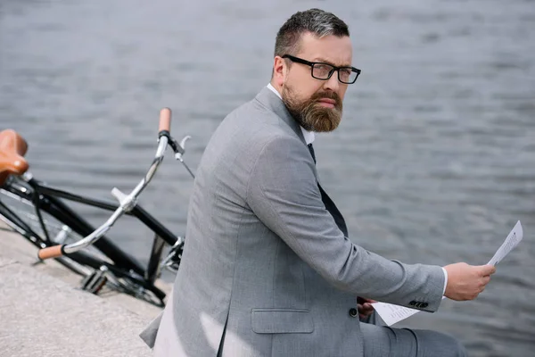 Bearded Businessman Newspaper Sitting Quay Bike — Stock Photo, Image