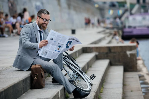 Businessman Grey Suit Reading Newspaper Stairs Bicycle — Stock Photo, Image