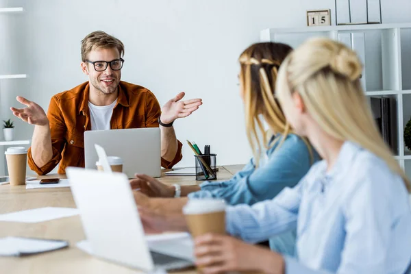 Colleagues Working Startup Project Office Gesturing Discussing — Stock Photo, Image