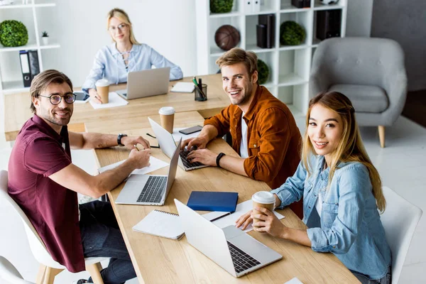 High Angle View Smiling Multicultural Colleagues Working Startup Project Office — Stock Photo, Image
