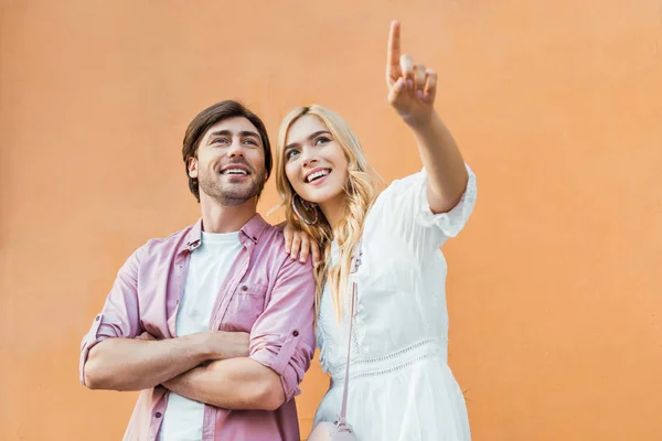 Portrait Young Stylish Couple Standing City Building Wall — Free Stock Photo
