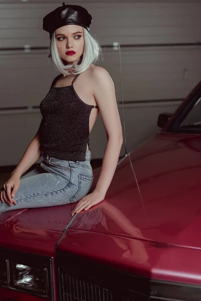 Beautiful Stylish Young Woman Black Beret Sitting Classic Car Looking — Stock Photo, Image