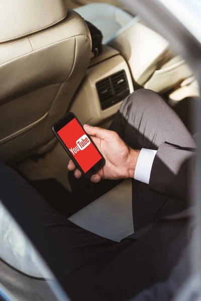 Cropped Image Businessman Holding Smartphone Loaded Youtube Page Car — Stock Photo, Image