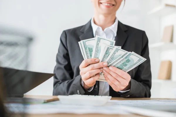 Cropped Image Smiling Financier Counting Money Office — Stock Photo, Image