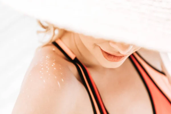 Selective Focus Beautiful Young Woman Wicker Hat Swimwear — Stock Photo, Image