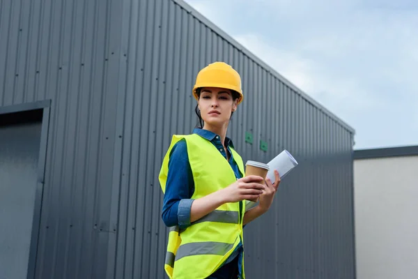 Beautiful Female Engineer Safety Vest Blueprint Coffee — Stock Photo, Image