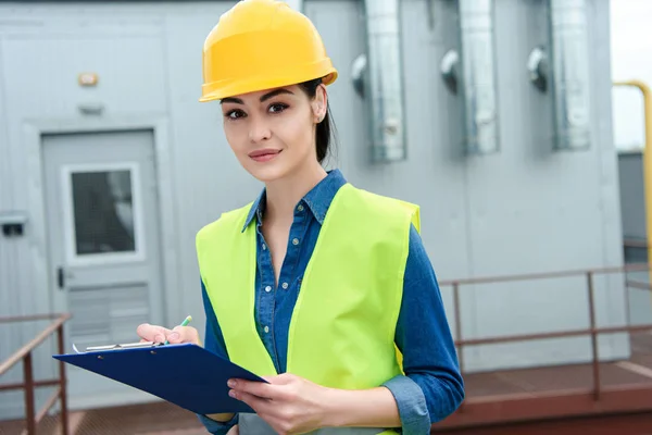 Attractive Engineer Safety Vest Hardhat Writing Clipboard — Stock Photo, Image