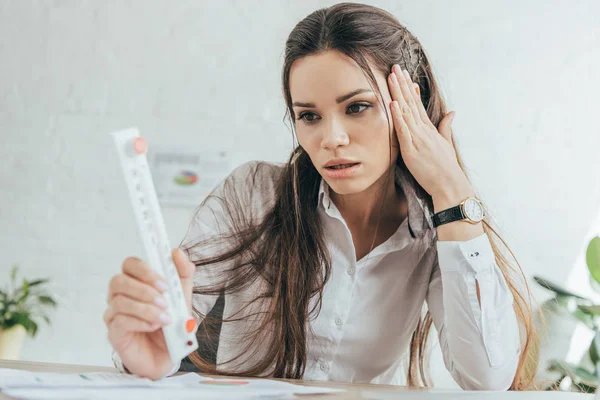 Shocked Businesswoman Looking Thermometer Summer Heat Office — Stock Photo, Image
