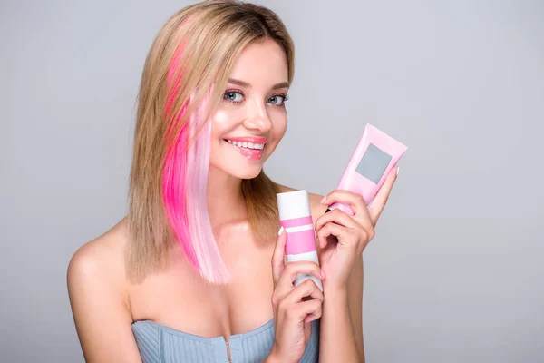 Smiling Young Woman Colored Bob Cut Holding Hair Care Supplies — Stock Photo, Image