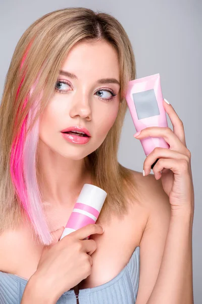 Thoughtful Young Woman Colored Bob Cut Holding Hair Care Supplies — Stock Photo, Image