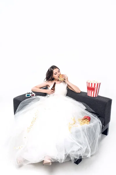 Hungry Young Bride Wedding Dress Sitting Couch Beer Junk Food — Free Stock Photo