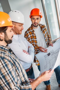 bina inşa içinde konuşmayı planı ile Mimarlar grubu