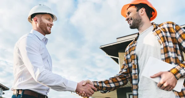 Bottom View Smiling Architects Shaking Hands Front Construction Site — Stock Photo, Image