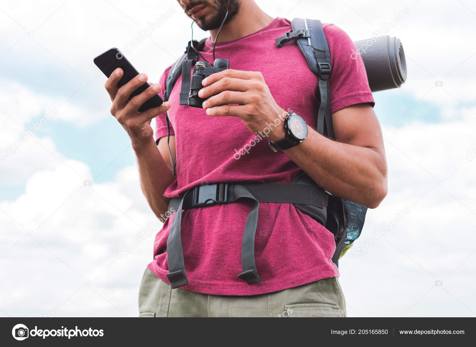 Cropped View Tourist Backpack Binoculars Using Smartphone — Stock Photo © AllaSerebrina 205165850