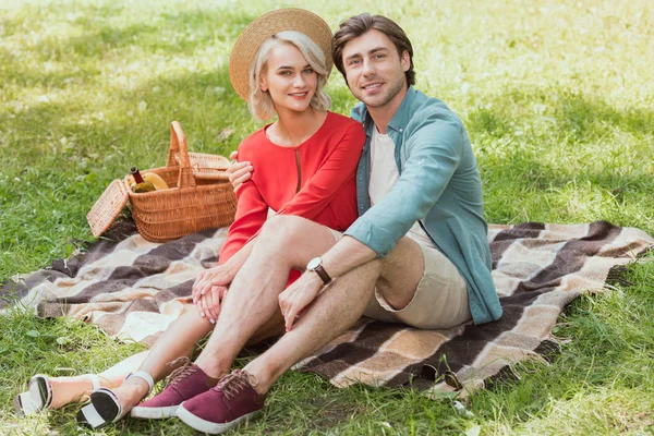 Couple Hugging Looking Camera Picnic Park — Stock Photo, Image