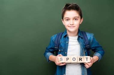 ahşap küpleri ile kelime spor blackboard yakınındaki holding öğrenci