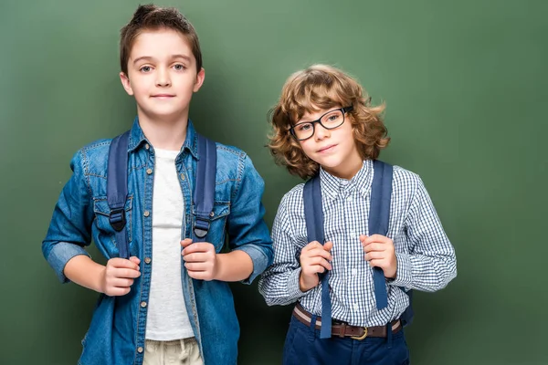 Schoolboys Backpacks Looking Camera Blackboard — Stock Photo, Image