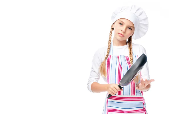 Schulkind Kochkostüm Mit Bratpfanne Auf Weißem Untergrund — kostenloses Stockfoto