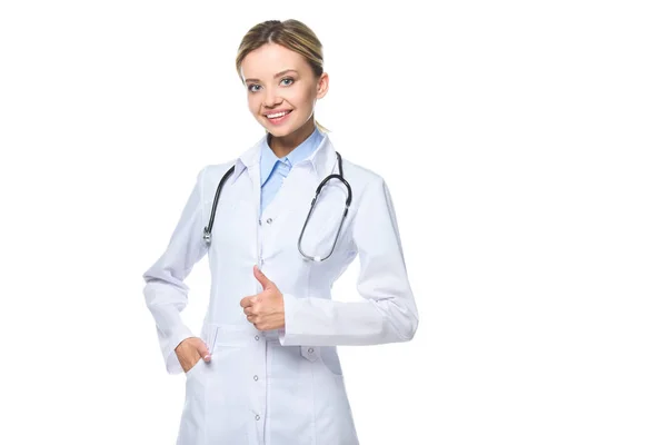 Jeune Femme Médecin Généraliste Manteau Blanc Avec Stéthoscope Montrant Pouce — Photo gratuite