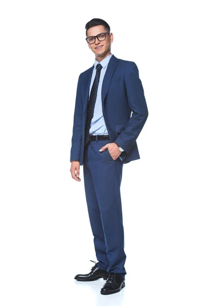 Guapo Joven Hombre Negocios Elegante Chaqueta Azul Mirando Cámara Aislada — Foto de Stock