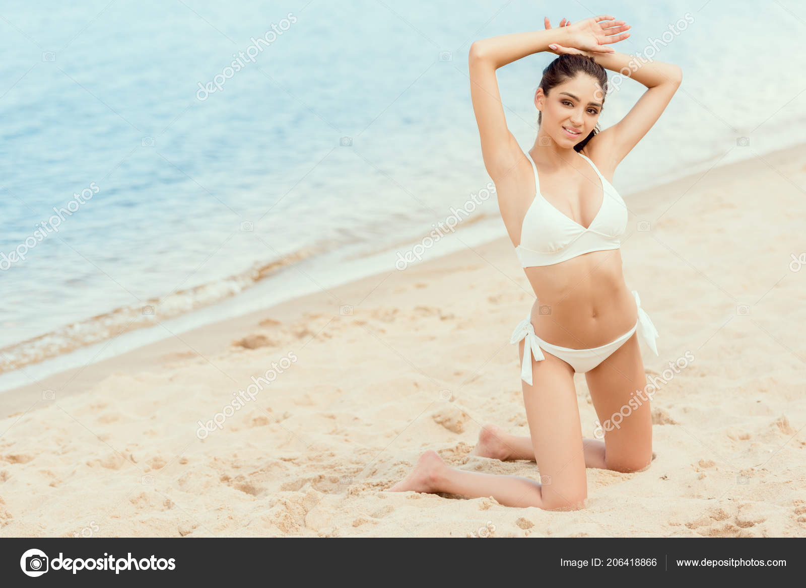 Slim Girl Posing White Bikini Sandy Beach Sea — Free Stock Photo
