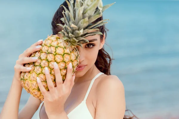 Portrait Attractive Girl Bikini Holding Fresh Pineapple Sea — Free Stock Photo