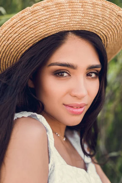 Portrait Attractive Brunette Girl Straw Hat — Stock Photo, Image