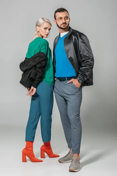 Young Couple Models Stylish Autumn Jackets Grey Background — Stock Photo, Image