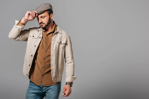 Bearded Stylish Man Posing Autumn Jacket Tweed Cap Isolated Grey — Stock Photo, Image