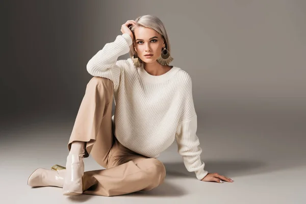 Elegant Beautiful Girl Posing White Sweater Autumn Heels Grey — Stock Photo, Image