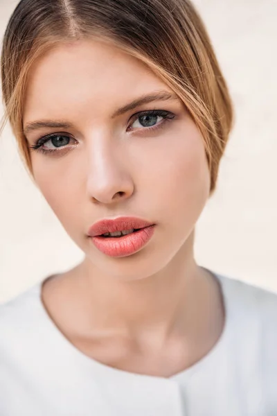 Portrait Beautiful Blonde Woman Posing White Clothes — Stock Photo, Image