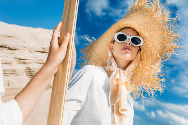 Stylish Girl Sunglasses Scarf Straw Hat Looking Her Reflection Mirror — Stock Photo, Image