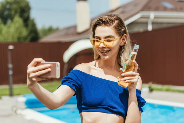 Happy Attractive Girl Taking Selfie Bottle Beer Smartphone — Stock Photo, Image