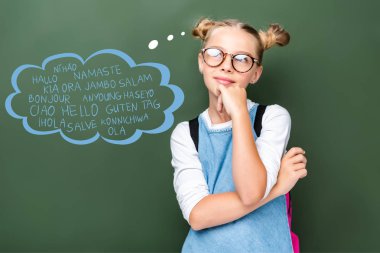farklı dillerde konuşma balonu kelimeleri ile çevre blackboard bakılması bardaklarda dalgın çuval