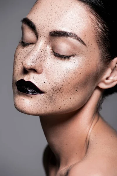 Portrait Belle Fille Aux Lèvres Noires Les Yeux Fermés Les — Photo