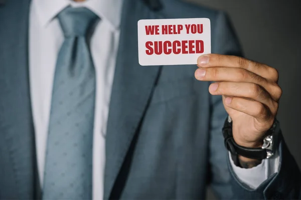 Gedeeltelijke Weergave Van Zakenman Weergegeven Kaart Met Wij Helpen Slagen — Stockfoto