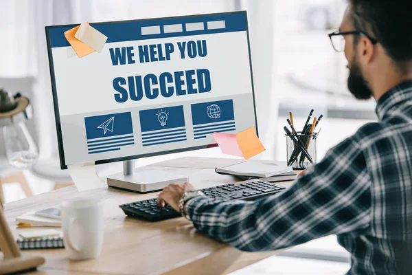 Seo Manager Using Computer Help You Succeed Lettering Screen Workplace — Stock Photo, Image