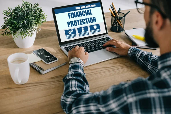 Cropped Shot Seo Manager Plaid Shirt Using Laptop Financial Protection — Stock Photo, Image